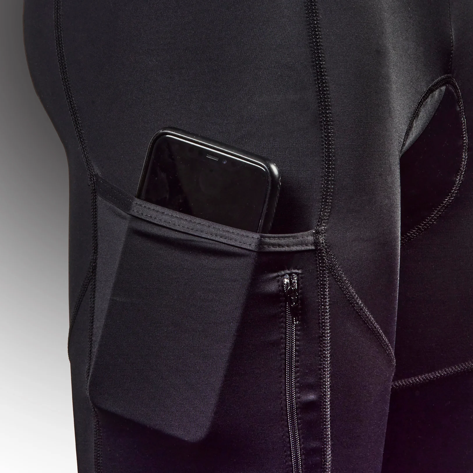 Men's Black Gravel Cargo Bib Shorts 2.0 - Image 4